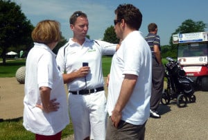 Benefiz-Golfturnier2014-Besprechung mit Torben Arnold